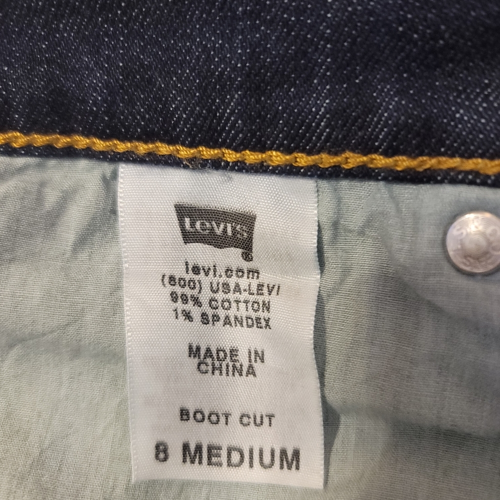 Levi's - Picture 2 of 9